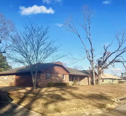 104 Cambridge Ln, Idabel, OK 74745 photo 2