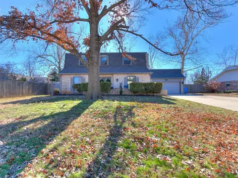 1808 Crestmont St, Norman, OK 73069