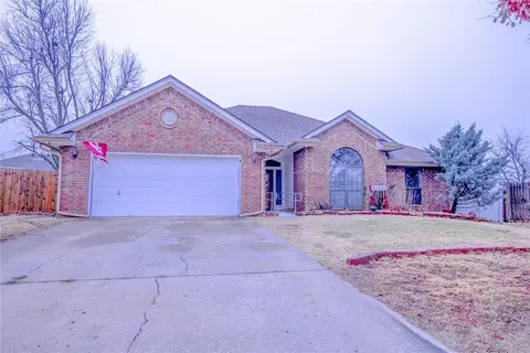 1913 Honeysuckle Ln, Midwest City, OK 73130