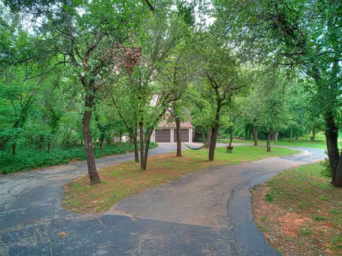 1001 Brook Forest Rd, Edmond, OK 73034