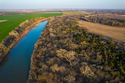 W Oakland Road, Tonkawa, OK 74653