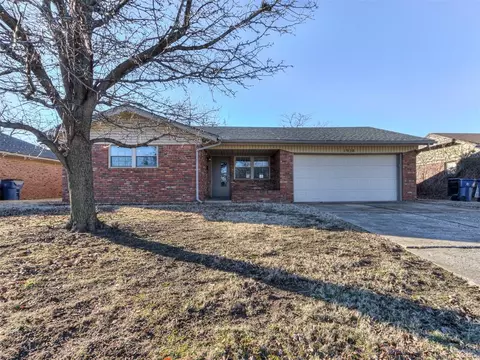 1928 Lanesboro Dr, The Village, OK 73120