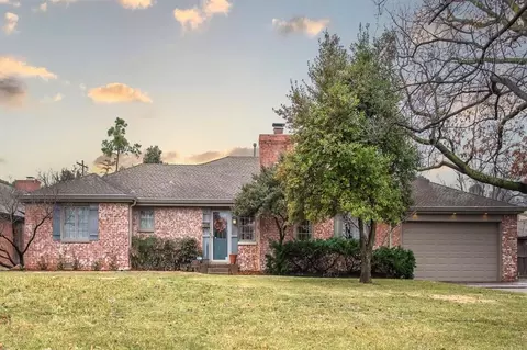 1826 Coventry Ln, Nichols Hills, OK 73120