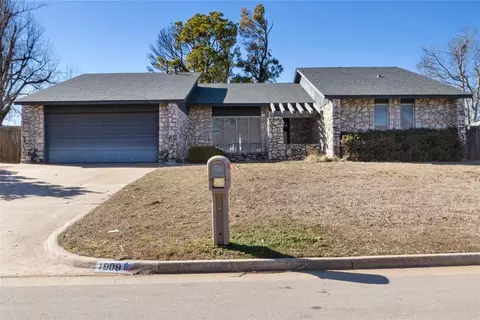1909 Edinburg Dr, Yukon, OK 73099