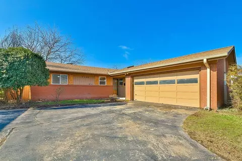 2228 Crestmont St, Norman, OK 73069