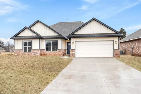 1020 E Watts St, El Reno, OK 73036