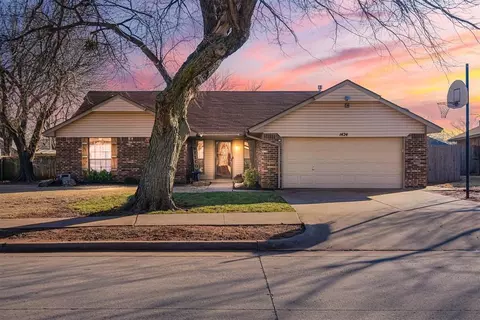 1424 NE 1st St, Moore, OK 73160