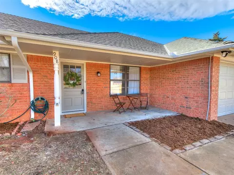 908 NW Van Buren Ave, Piedmont, OK 73078