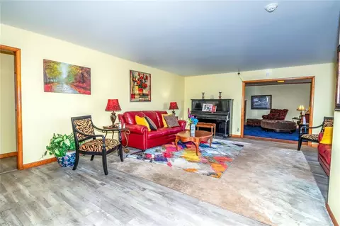 215 E 4th St, Chandler, OK 74834 photo 6