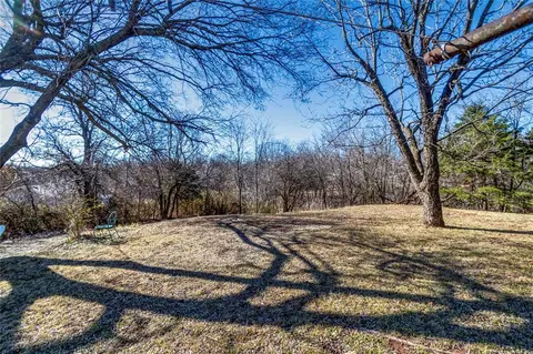 215 E 4th St, Chandler, OK 74834 photo 3