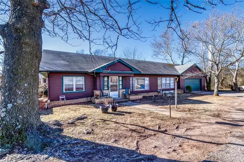 215 E 4th St, Chandler, OK 74834 photo 2