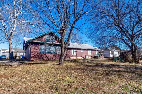 215 E 4th St, Chandler, OK 74834 photo 4