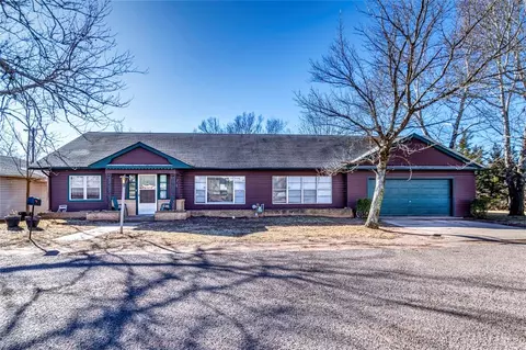 215 E 4th St, Chandler, OK 74834