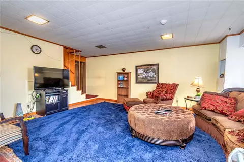 215 E 4th St, Chandler, OK 74834 photo 9