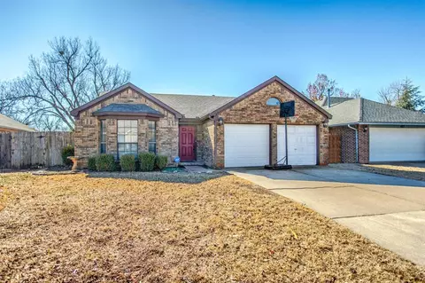 629 Old English Rd, Edmond, OK 73003