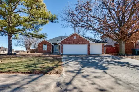 400 Chickasaw Ln, Yukon, OK 73099