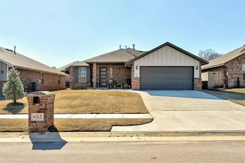 832 Twin Lakes Dr, Noble, OK 73068