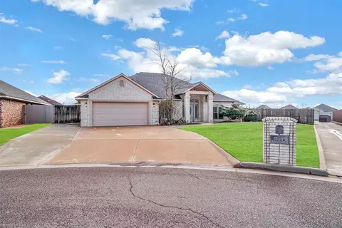 1200 Stephanie Ln, Altus, OK 73521