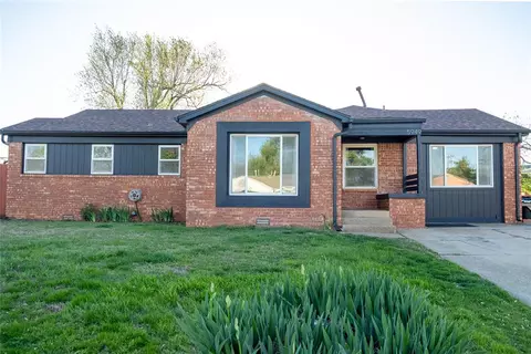5949 N Redmond Ave, Warr Acres, OK 73122