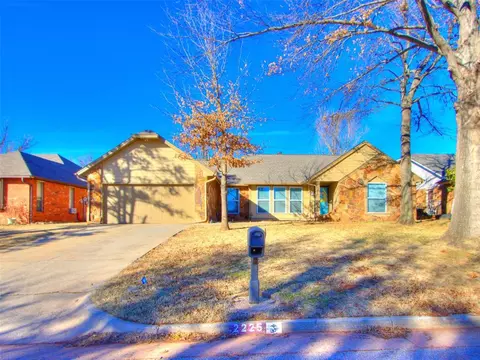 2225 Red Elm Dr, Edmond, OK 73013