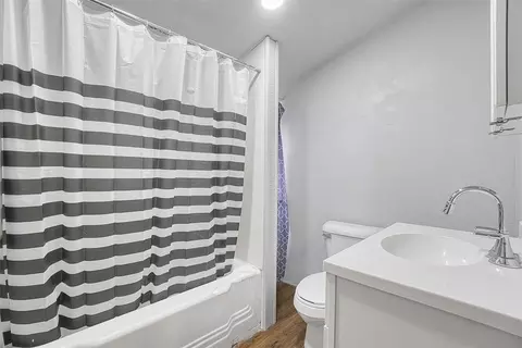 Bath - 622 N 10th St, Thomas, OK 73669 photo 1 of 1