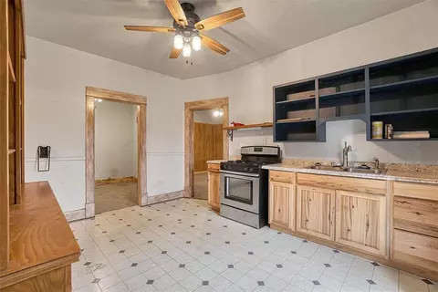 Kitchen - 622 N 10th St, Thomas, OK 73669 photo 4 of 4