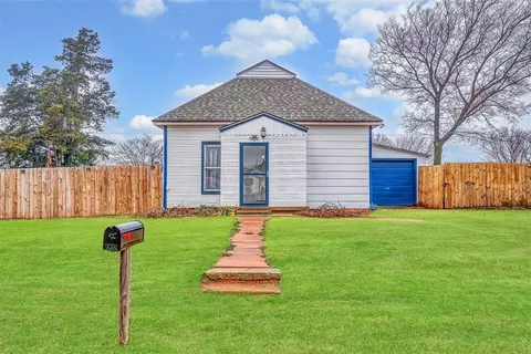 622 N 10th St, Thomas, OK 73669