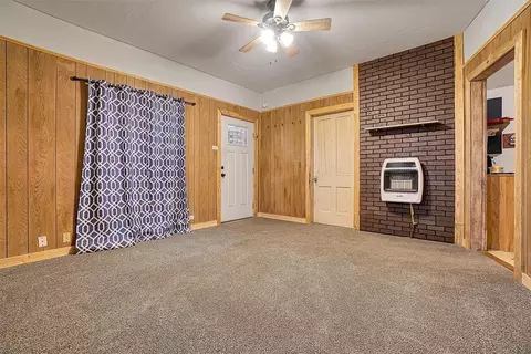 Living - 622 N 10th St, Thomas, OK 73669 photo 2 of 4