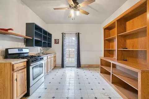Kitchen - 622 N 10th St, Thomas, OK 73669 photo 1 of 4
