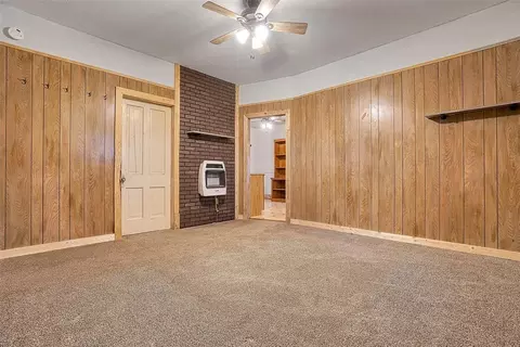 Living - 622 N 10th St, Thomas, OK 73669 photo 3 of 4
