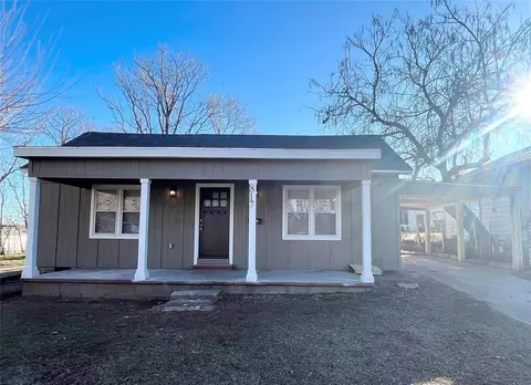 817 S 5th St, Chickasha, OK 73018