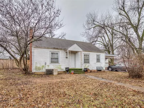 1705 W Noble Ave, Guthrie, OK 73044