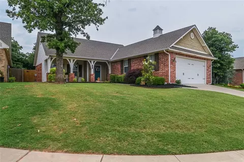 308 Nature Ln, Edmond, OK 73034