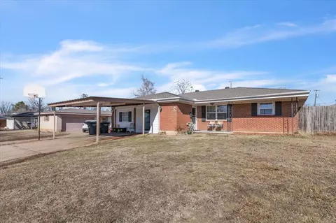 4833 Del Crest Dr, Del City, OK 73115