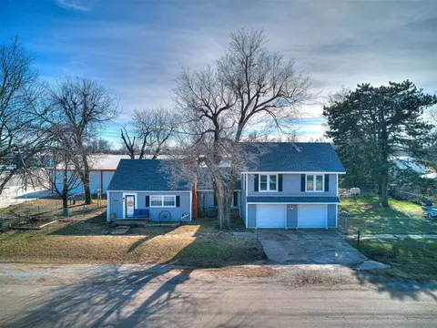 305 NW Belle St, Minco, OK 73059