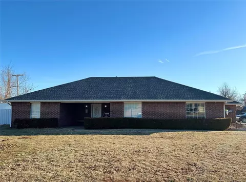 1230 Manchester Dr, Anadarko, OK 73005