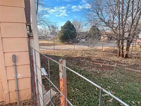 305 E Bell Ave, Cheyenne, OK 73628 photo 12