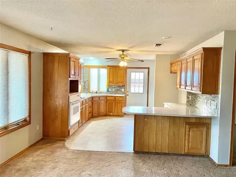 305 E Bell Ave, Cheyenne, OK 73628 photo 2