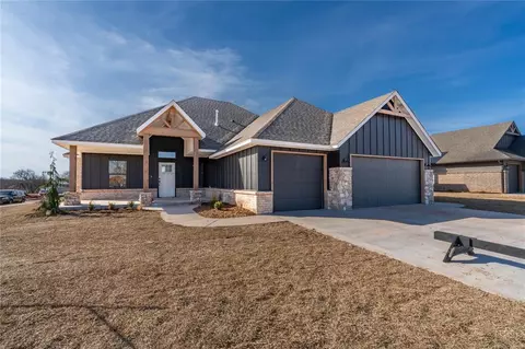 2317 Creekview Trl, Moore, OK 73160