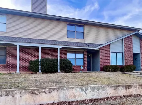 305 Glen Dr, Yukon, OK 73099