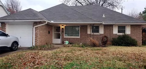 316 Davis Cir, Midwest City, OK 73110