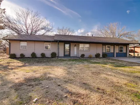 310 S 3rd Ave, Stroud, OK 74079