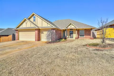3301 SE 33rd St, Moore, OK 73165