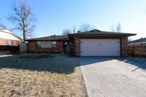 346 W Forest Dr, Mustang, OK 73064