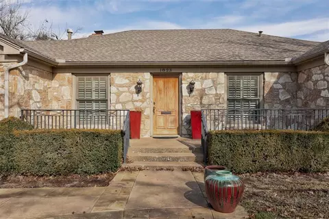 1823 Coventry Ln, Nichols Hills, OK 73120