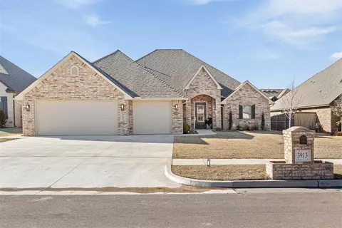 3913 Mohave Dr, Moore, OK 73160