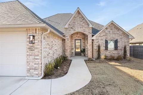 3913 Mohave Dr, Moore, OK 73160 photo 2