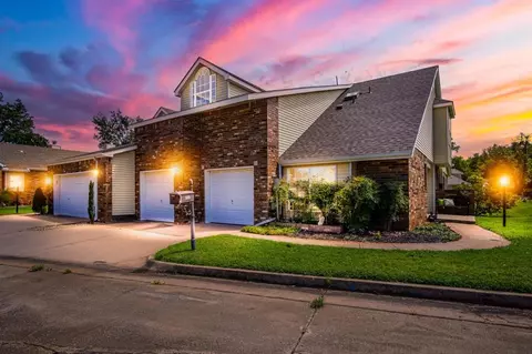 9014 N Timberview Dr, Midwest City, OK 73130