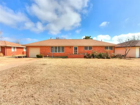 1205 S 7th St, Kingfisher, OK 73750