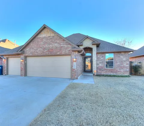 12020 SW 18th St, Yukon, OK 73099